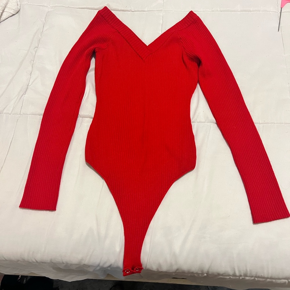Elegant Red Off-Shoulder Bodysuit - Picture 3 of 8
